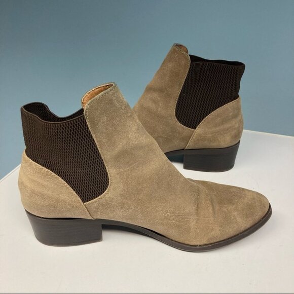 SEYCHELLES Sz 8.5 Chelsea Classic Suede Ankle Booties 1.5” Heel - Picture 4 of 11